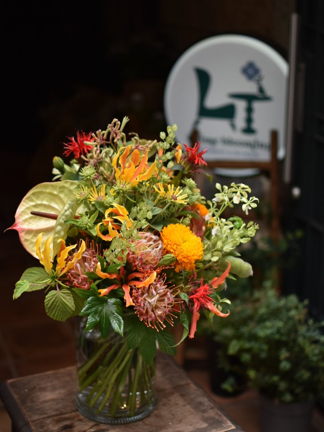 Propose bouquet. 