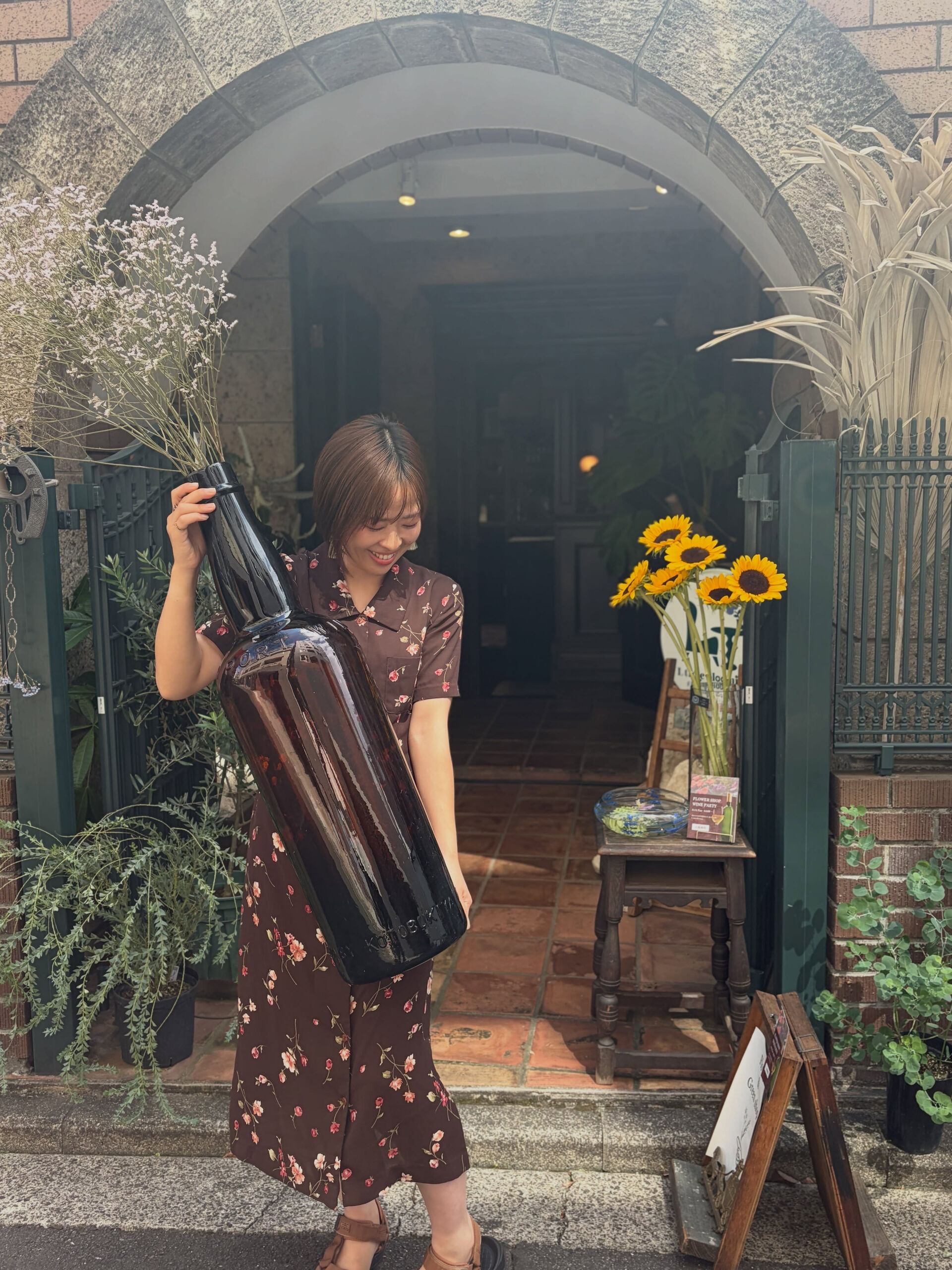 Flower shop wine party. 🥂